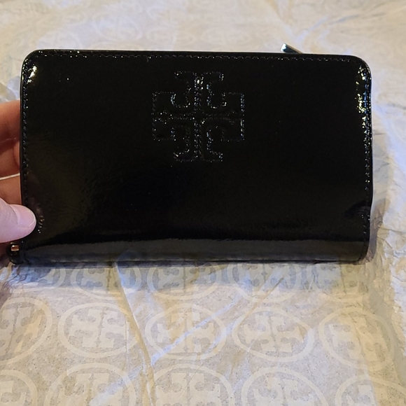Tory Burch Handbags - Tory Burch Charlie Patent Bi-fold Zippered Wallet
